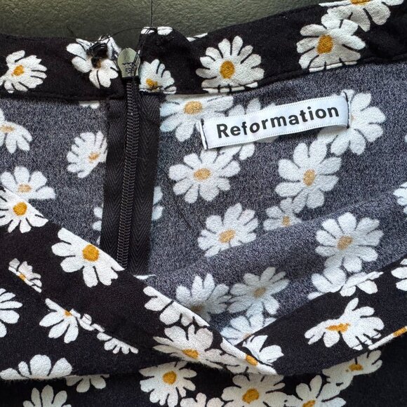 REFORMATION Bea Daisy Daisies Skirt Black 4P - Picture 2 of 3